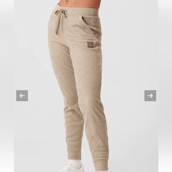 ALO Yoga Pants - Alo Muse Sweatpant